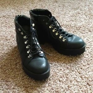 Urban Outfitters 🥾